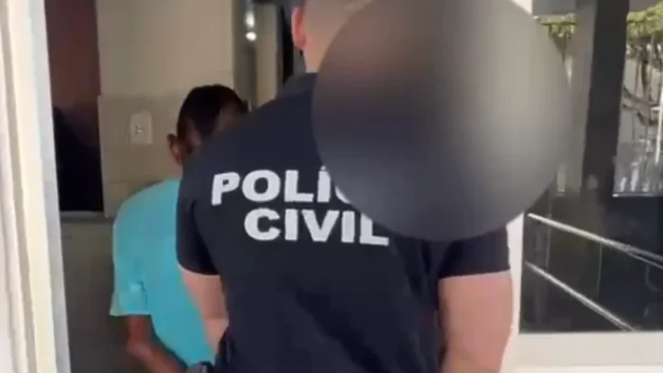 VÍDEO | Homem é flagrado praticando ato obsceno diante de crianças e acaba preso no Pará