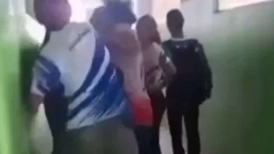 VÍDEO | Aluno é agredido dentro de escola na ilha de Colares; colegas filmaram a cena