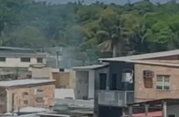 INCÊNDIO DESTRÓI CASA E MOBILIZA EQUIPES DE EMERGÊNCIA NO BAIRRO COROADO, EM MANAUS
