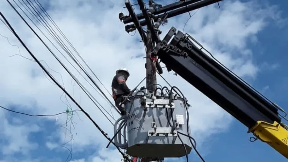 Manaus terá desligamento de energia em 12 pontos neste domingo; veja se o seu bairro está na lista