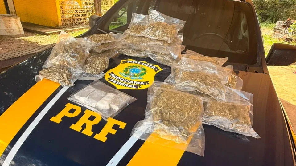 FLAGRANTE NA BR-364: PRF apreende mais de 8 quilos de drogas e prende trio em Porto Velho
