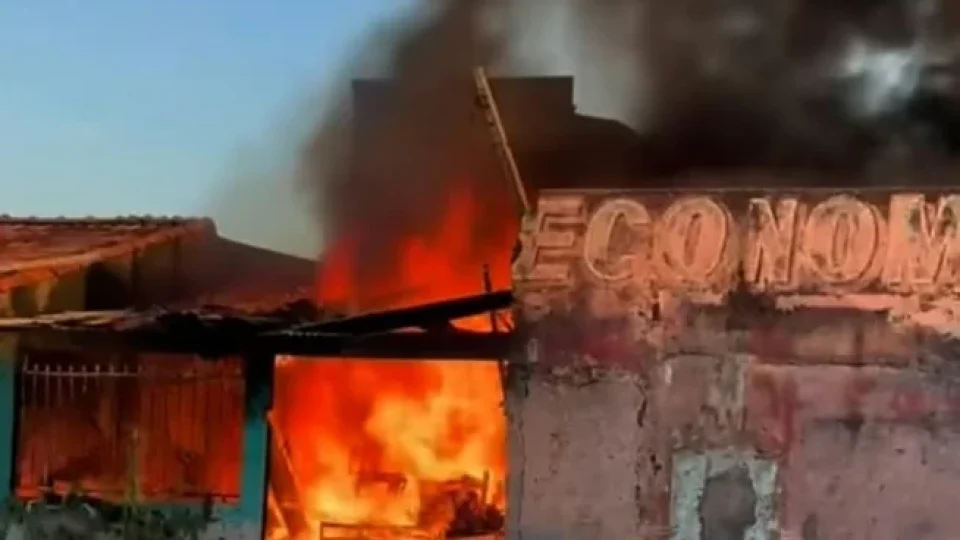 Mulher morre após ex-companheiro incendiar casa e impedir fuga em Cacoal