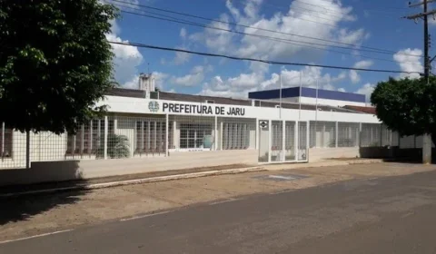 Servidores de Jaru são afastados por 60 dias após serem flagrados em situação íntima dentro de veículo oficial