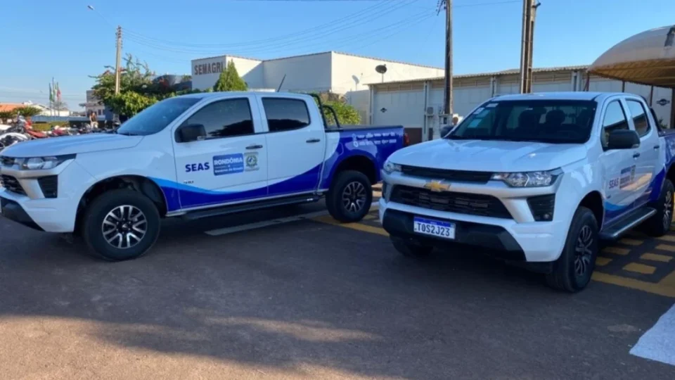 Servidores são flagrados em situação íntima dentro de veículo oficial da Prefeitura de Jaru