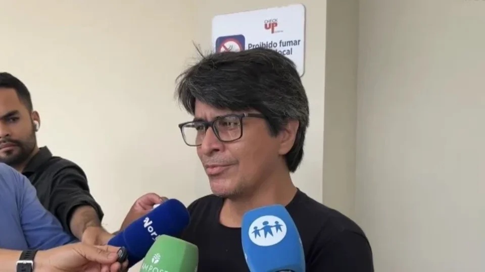 “Meu coração está mais calmo”, diz pai de professor após filho receber alta depois de ser esfaqueado em Manaus