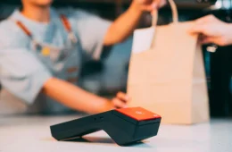Você ganha mais, mas compra menos. O que está acontecendo?