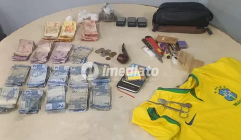 Homem é preso após tentar fugir com drogas, balança de precisão e R$ 750 no bairro Zumbi dos Palmares