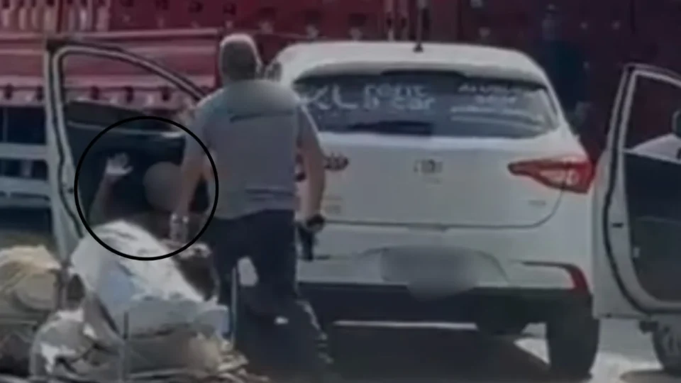 VEJA: Policial atira contra carro de motorista de aplicativo após acidente no Jorge Teixeira
