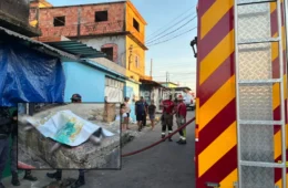 Incêndio destrói casa no Coroado e cachorro morre dentro da residência em Manaus