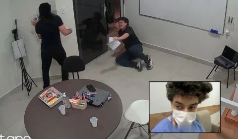 “Não consigo movimentar direito minha perna”, diz professor esfaqueado por aluno em Manaus