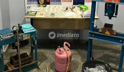 Suspeitos batem em fuga e abandonam quase 1 kg de cocaína em ‘laboratório’ no Riacho Doce
