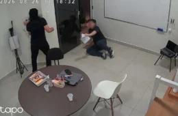 VEJA VÍDEO: Adolescente que desferiu nove facadas em professor durante aula em Manaus é apreendido pela polícia