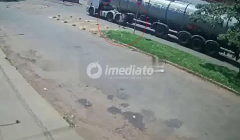 Veja vídeo: Adolescente desafia o perigo ao atravessar por baixo de carreta em Goianésia