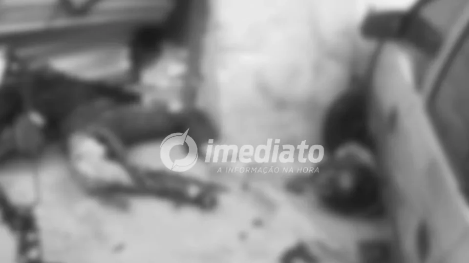 VEJA VÍDEO: Vítima de assalto persegue ladrões e os esmaga contra parede durante fuga