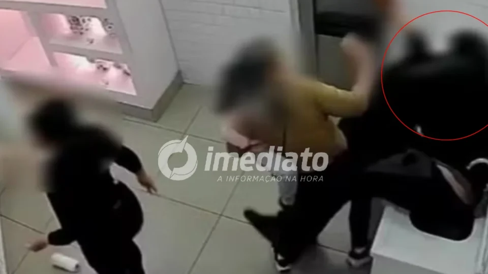 VEJA VÍDEO: Cliente agride funcionário de sorveteria após cobrança de R$ 1 por embalagem