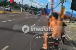 VEJA VÍDEO: Dupla desafia a polícia, foge de moto e sofre queda na Torquato Tapajós