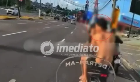 VEJA VÍDEO: Dupla desafia a polícia, foge de moto e sofre queda na Torquato Tapajós