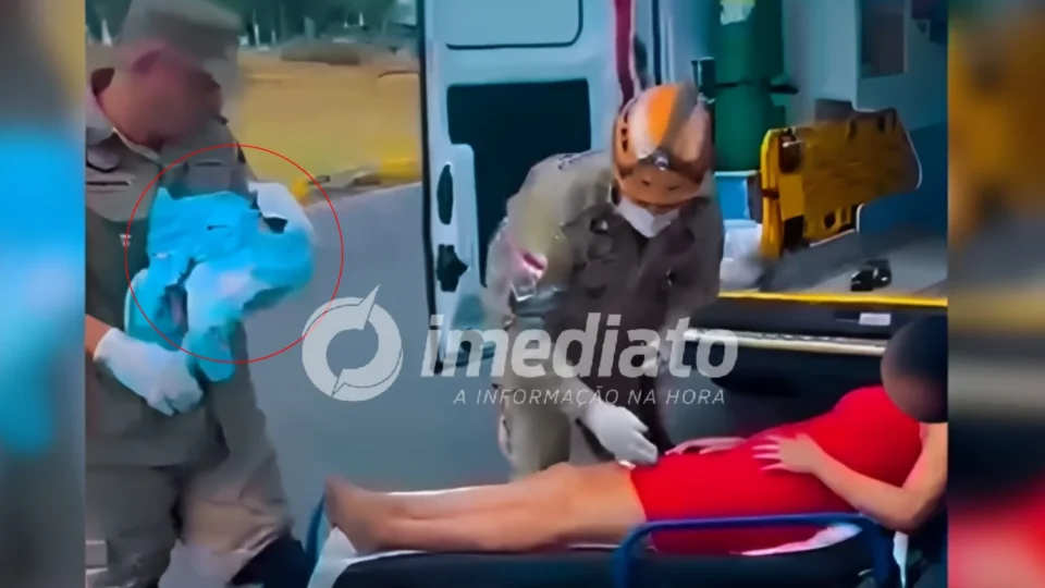 VEJA VÍDEO: Bebê nasce dentro de carro por aplicativo durante parto de emergência em Manaus