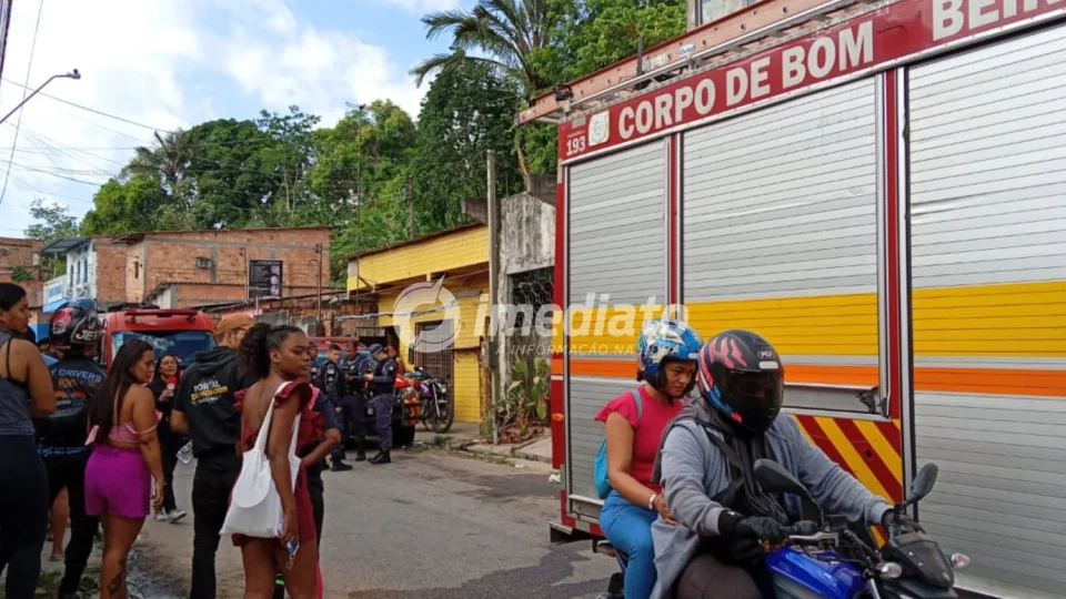 URGENTE: Duas crianças morrem carbonizadas dentro de casa durante incêndio no bairro Tarumã
