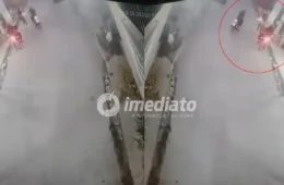 VEJA: Vídeo mostra jovem sendo assaltada por bandidos em motocicletas durante arrastão no Monte das Oliveiras