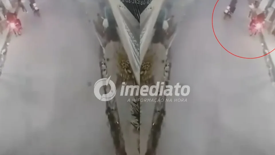 VEJA: Vídeo mostra jovem sendo assaltada por bandidos em motocicletas durante arrastão no Monte das Oliveiras