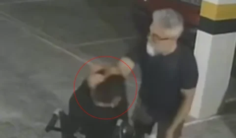 VEJA VÍDEO: Pai é flagrado agredindo filho cadeirante com socos dentro do estacionamento de condomínio