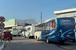 VEJA VÍDEOS: Transporte especial amanhece paralisado e afeta trabalhadores do Distrito Industrial de Manaus