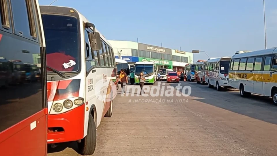 “Não está fácil para ninguém, Manaus está parada”: trabalhadores são surpreendidos por paralisação do transporte especial em Manaus