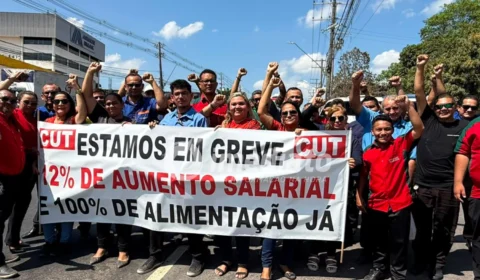 “Por trás dessa camisa existe um pai e uma mãe de família”: motoristas do transporte especial paralisam atividades e cobram valorização em Manaus
