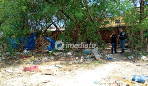 Homem é encontrado morto com mãos amarradas e sinais de tortura em terreno baldio no Osvaldo Frota, em Manaus