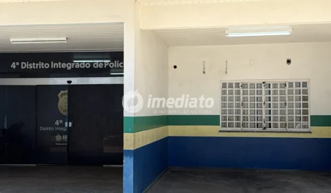 VEJA FOTOS: Criminosos invadem dependências de delegacia e furtam cobre e compressor de ar-condicionado em Manaus