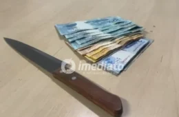 VÍDEO: Homem é preso após fazer funcionário de drogaria refém durante assalto em Manaus