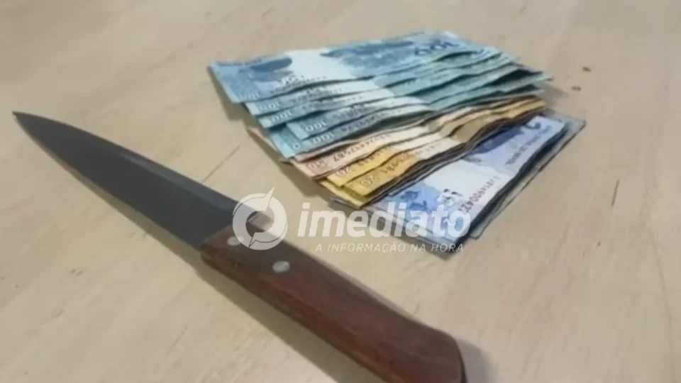 VÍDEO: Homem é preso após fazer funcionário de drogaria refém durante assalto em Manaus