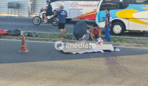 VÍDEO: Motociclista morre após passar mal, invadir contramão e colidir com outra moto na Avenida Torquato Tapajós