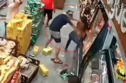 VÍDEO: Homem mata companheira a facadas na fila de supermercado e foge após o ataque em São Paulo
