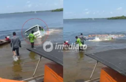 VEJA VÍDEO: Caminhão carregado com bebidas cai no rio Maués-Açu após perder o controle em porto no Amazonas