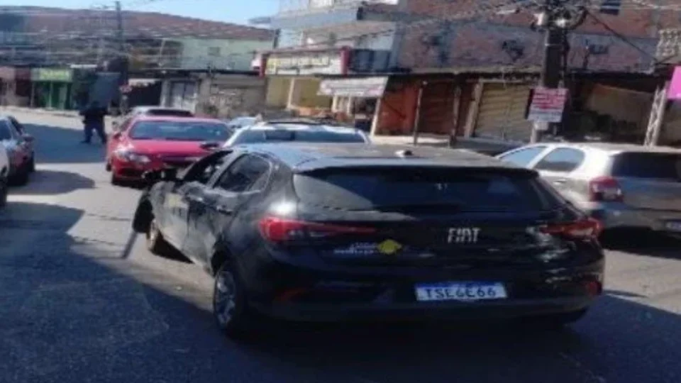 Motorista embriagado invade contramão e provoca engavetamento com três carros na Compensa