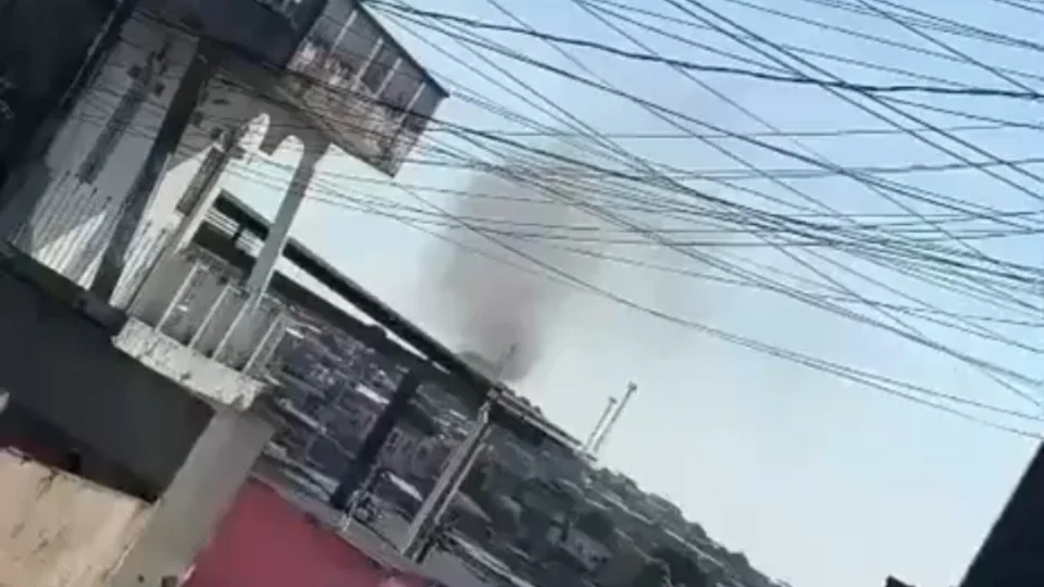Incêndio é registrado em área de mata nas proximidades da Ponte Rio Negro, em Manaus