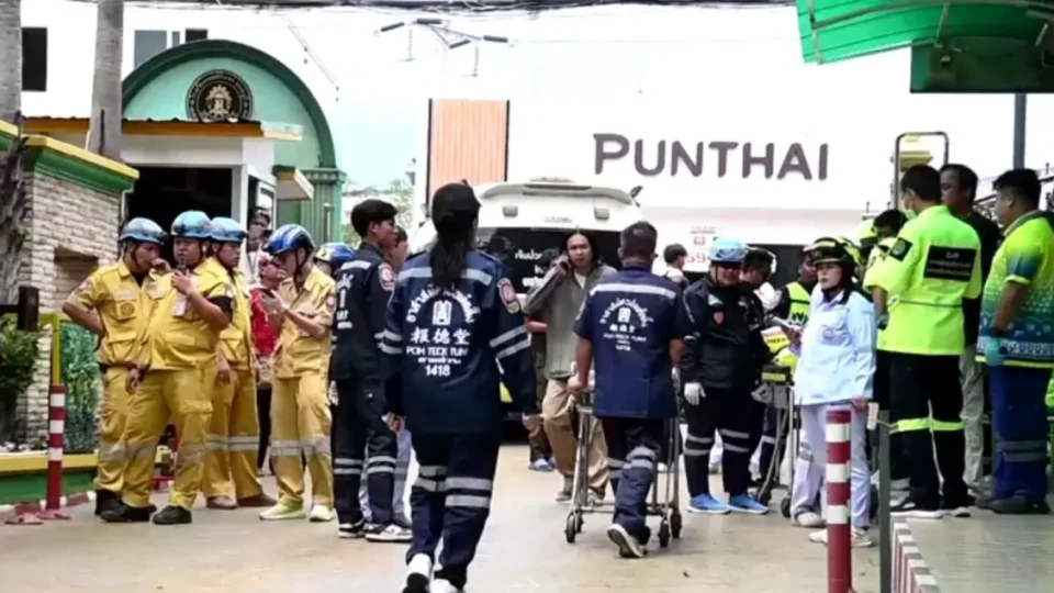 TRAGÉDIA: Jovem mata avós, invade escola e deixa seis mortos em ataque a tiros na Tailândia