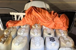 FLAGRANTE: PM apreende 800 litros de gasolina que seriam levados para garimpo no Amapá