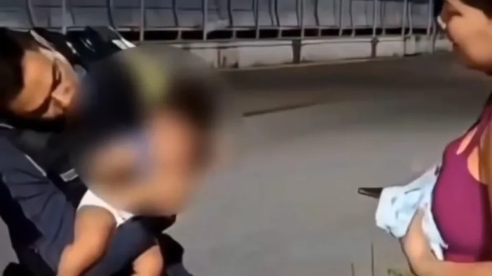 Policial militar salva bebê engasgado com manobra de Heimlich em Manaus