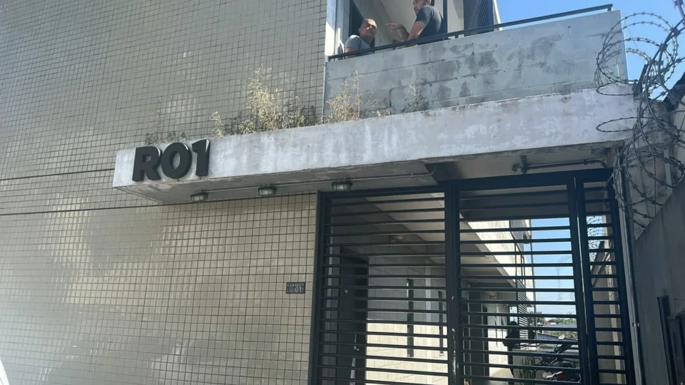 Homem é executado a tiros dentro de apartamento no Parque Dez, em Manaus