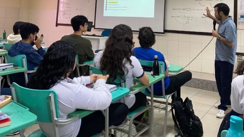 ALERTA NA EDUCAÇÃO: Amapá lidera atraso escolar na Região Norte, aponta levantamento