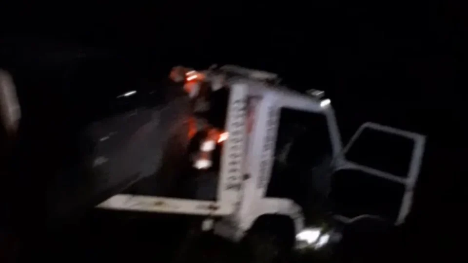 TRAGÉDIA: colisão entre carro e guincho deixa dois mortos