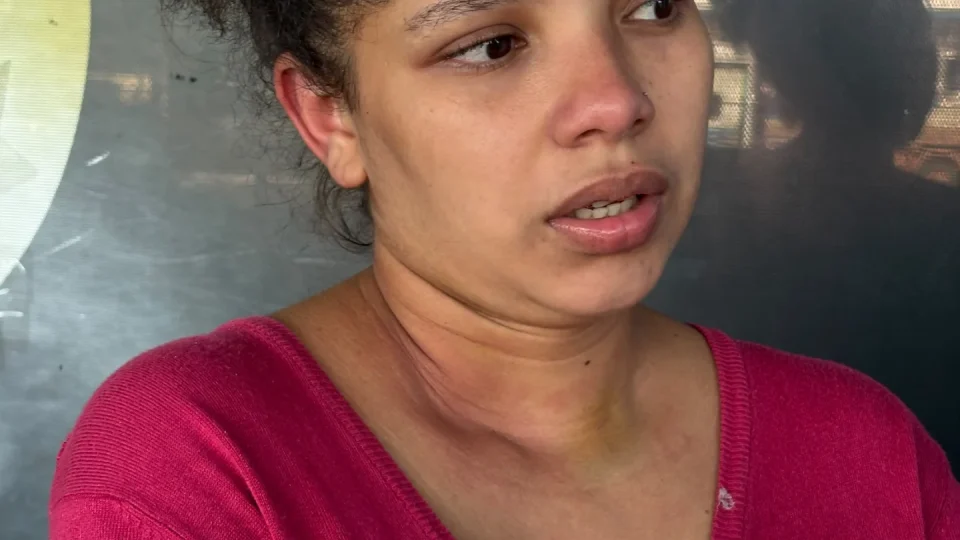 Mãe de bebê sequestrada relata emoção ao reencontrar filha e aguarda liberação para amamentar
