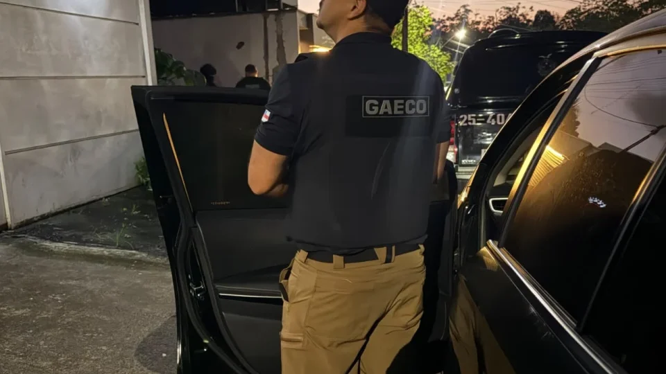 13 pessoas são presas e mais de R$ 7 milhões são bloqueados em operação contra grupo suspeito de tráfico de drogas