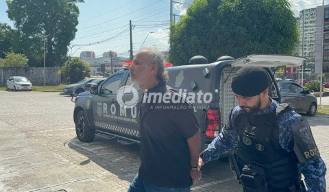 Homem é preso por porte ilegal após ser encontrado com arma furtada de guarda municipal