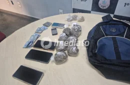 Homem tenta fugir da polícia, mas é preso com mochila recheada de drogas em Manaus