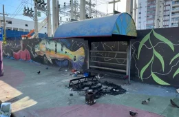Incêndio em parada de ônibus deixa homem em situação de rua ferido em Belém; polícia investiga