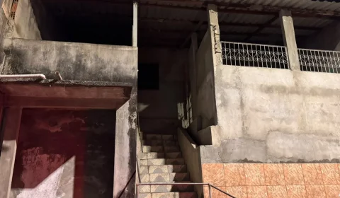 Homem é morto com tiro na cabeça em casa abandonada no Tancredo Neves